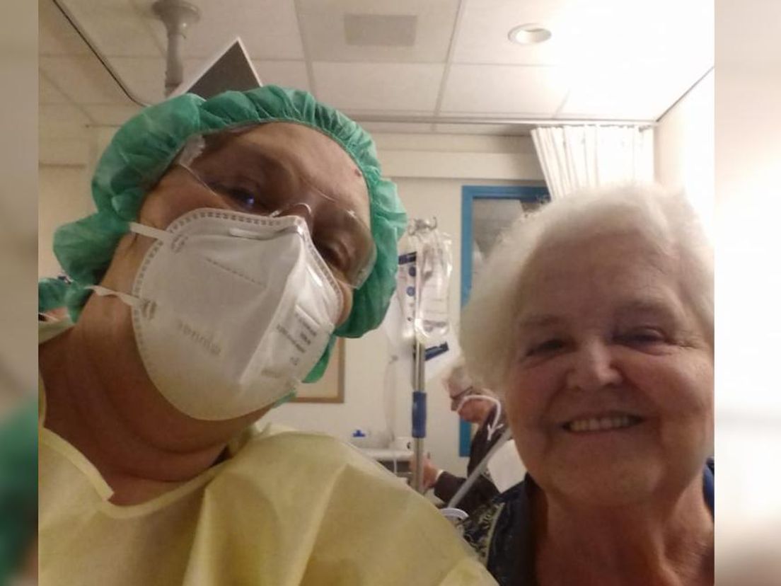 Jolanda van der Pol en haar 80-jarige moeder in het ziekenhuis