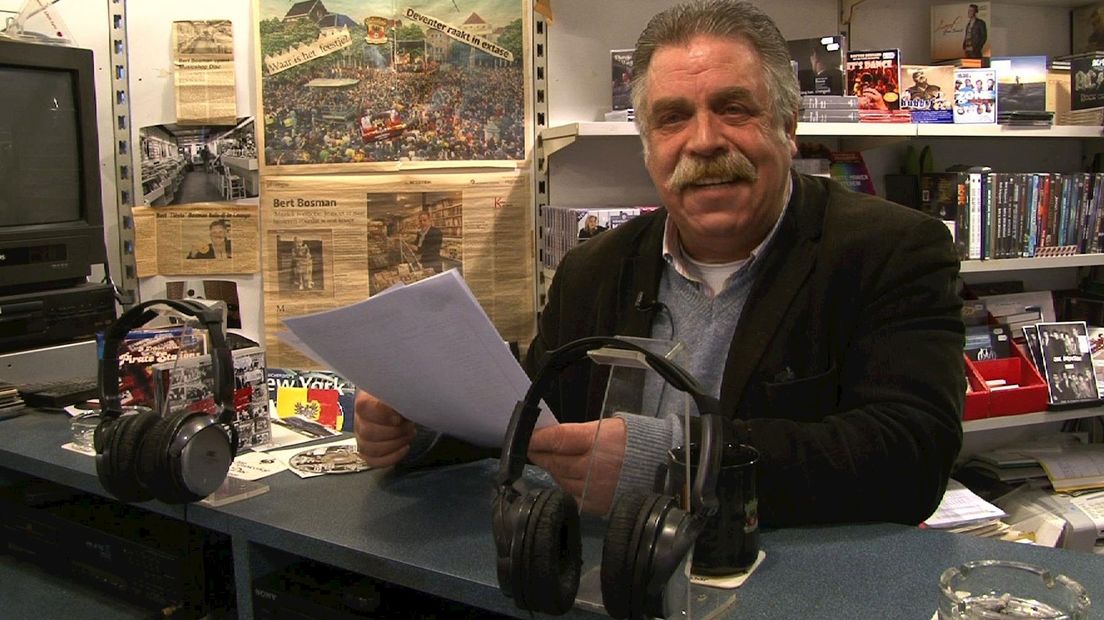 Bert Bosman in zijn muziekwinkel