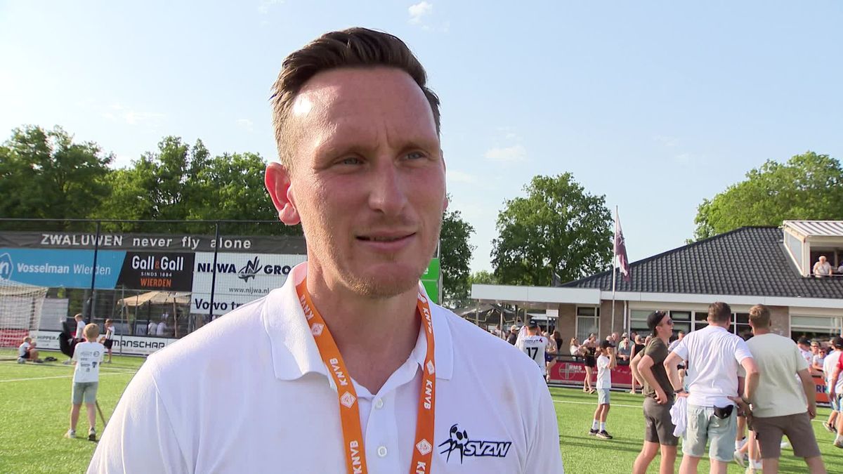 Trainer Frank Eeftink (SVZW) euforisch na tweede titel op rij: 