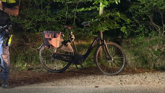 Zwaargewonde fietser langs de kant van de weg gevonden
