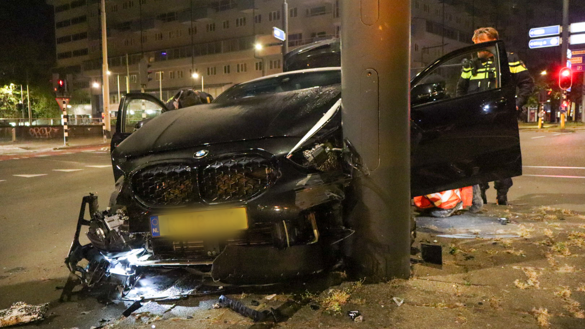 De dollemansrit eindigde tegen een lantarenpaal.