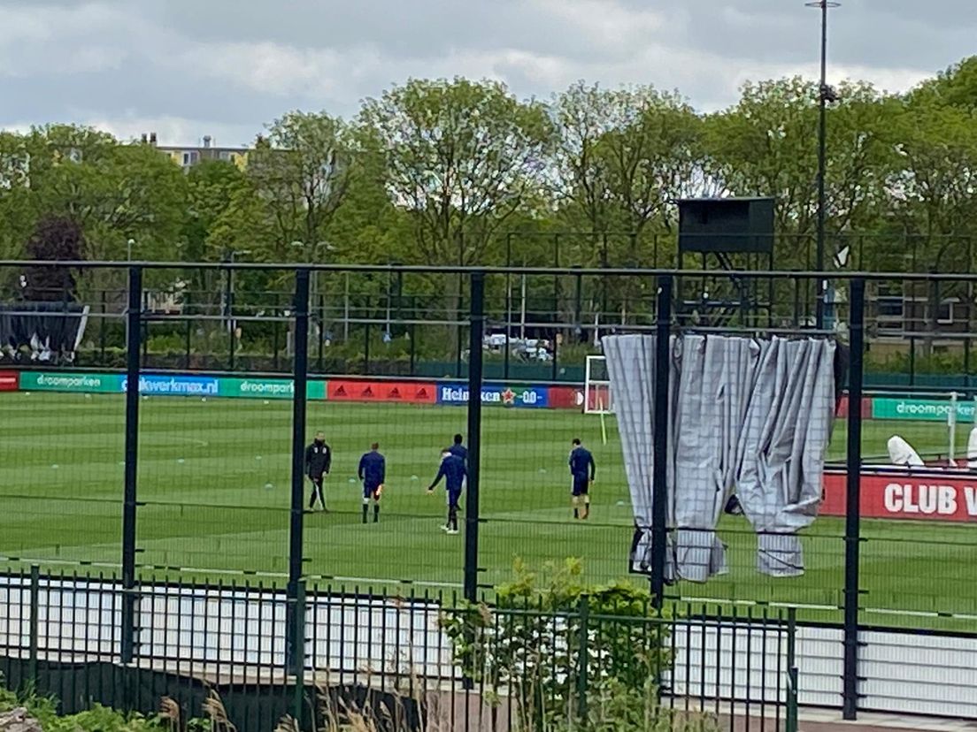 Feyenoord heeft training in groepjes hervat