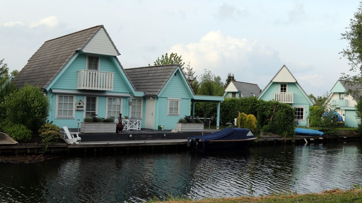 Het smurfendorp mag voorlopig permanent worden bewoond