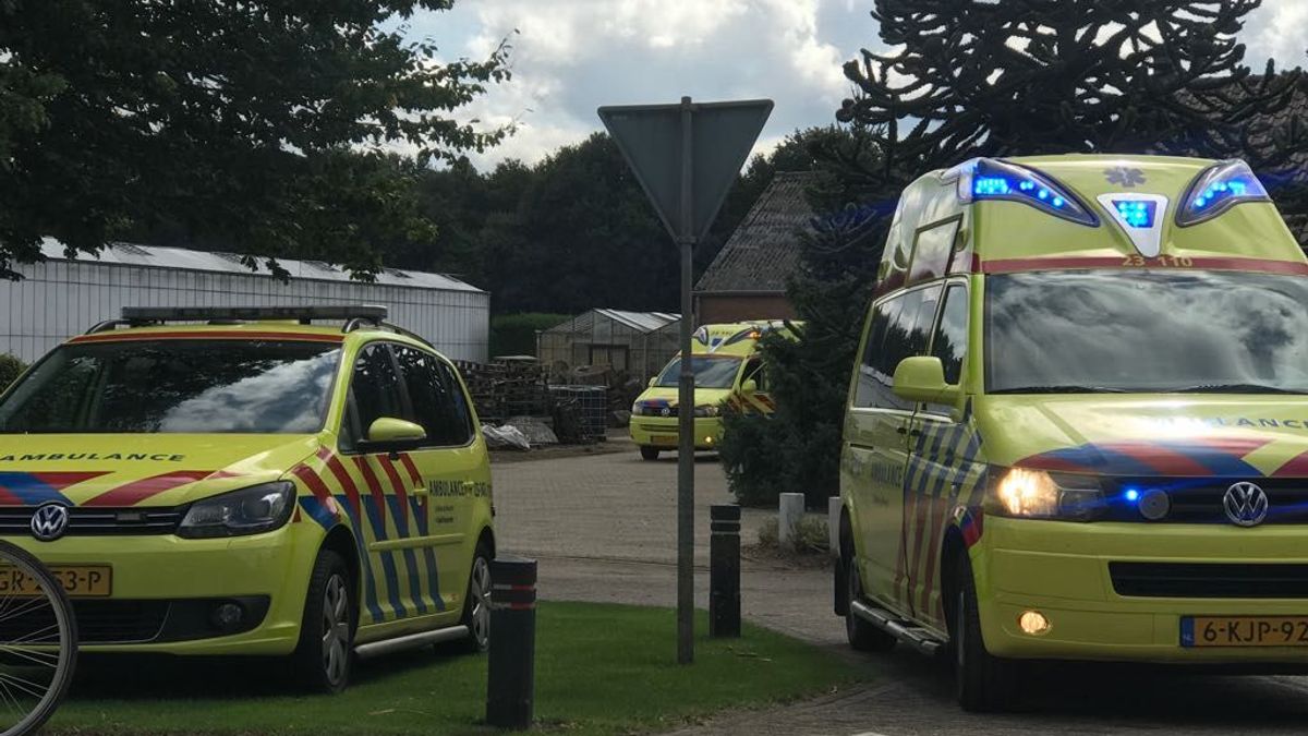 Man ernstig gewond na val van dak, traumaheli opgeroepen