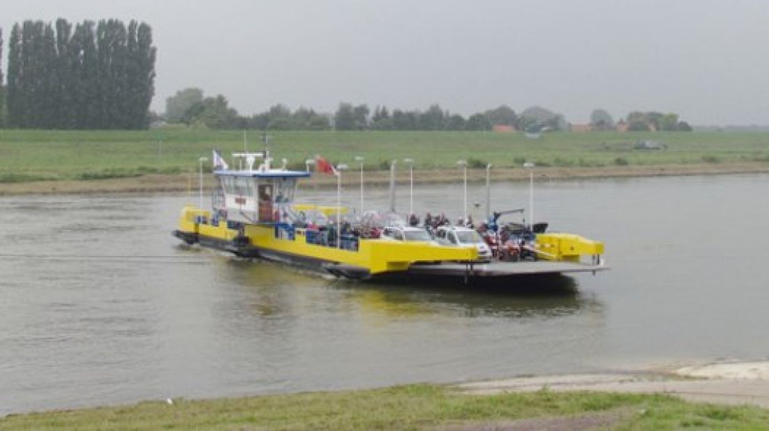 Veerpont Pannerden-Doornenburg vaart weer