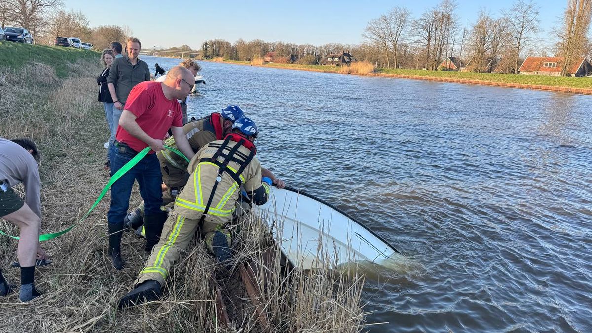 Personen te water bij Bornerbroek