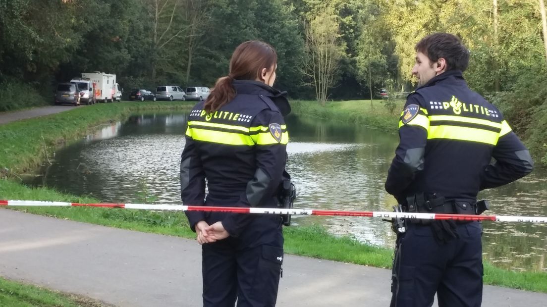 In Arnhem is een dode vrouw gevonden in een parkje in de wijk Elderveld. Inmiddels is gebleken dat het om 49-jarige vrouw gaat en dat het niet om een misdrijf gaat.