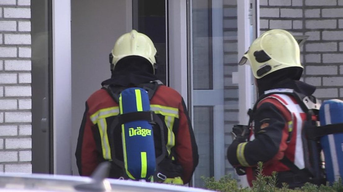 De brandweer controleerde het gebouw (Rechten: Persbureau Meter)