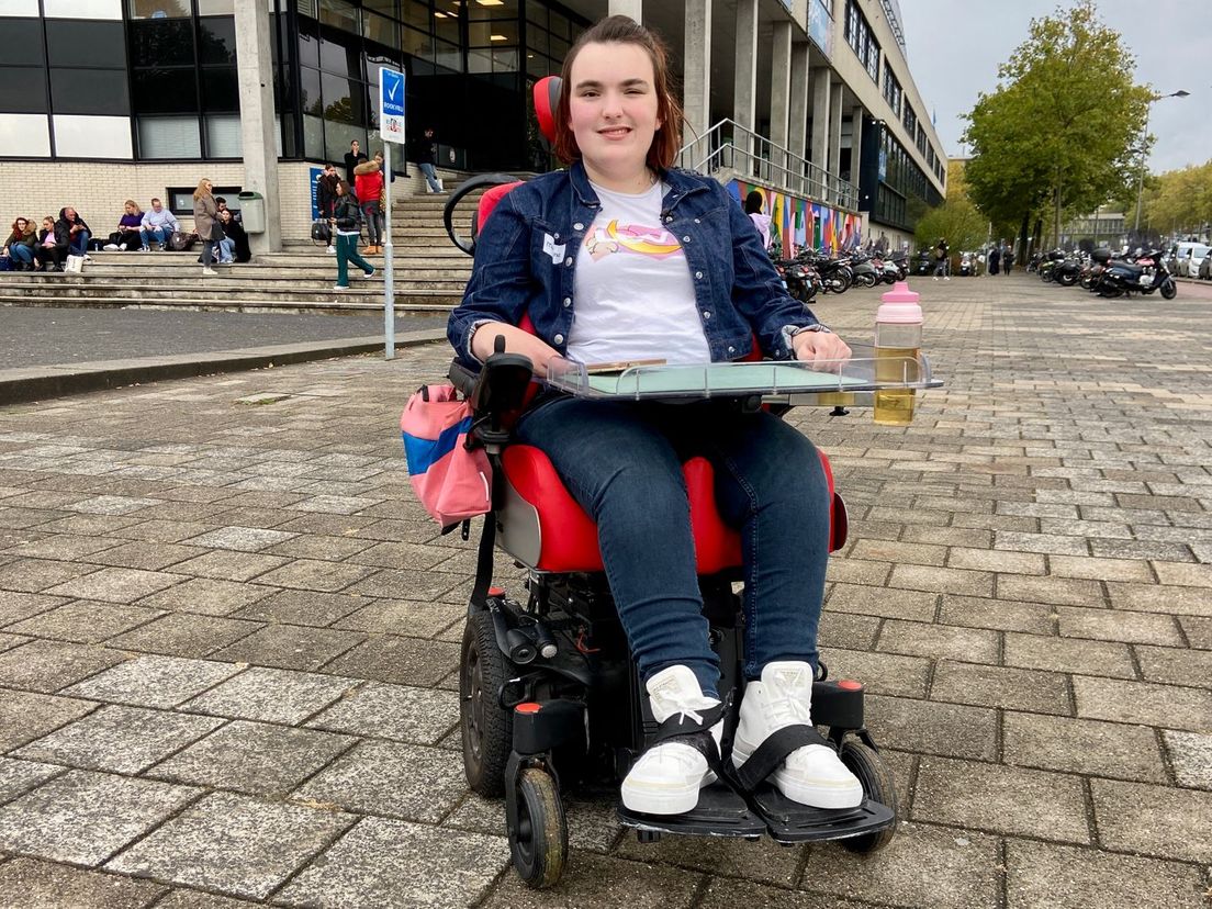 Morwena in haar elektrische rolstoel