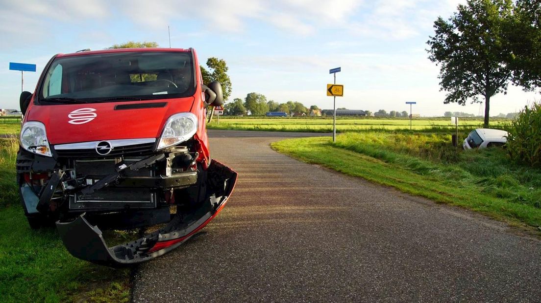 Auto en busje zwaarbeschadigd bij ongeluk Hasselt