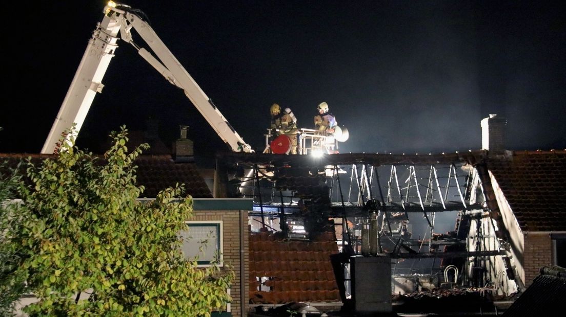 Uitslaande brand verwoest woning in IJzendijke