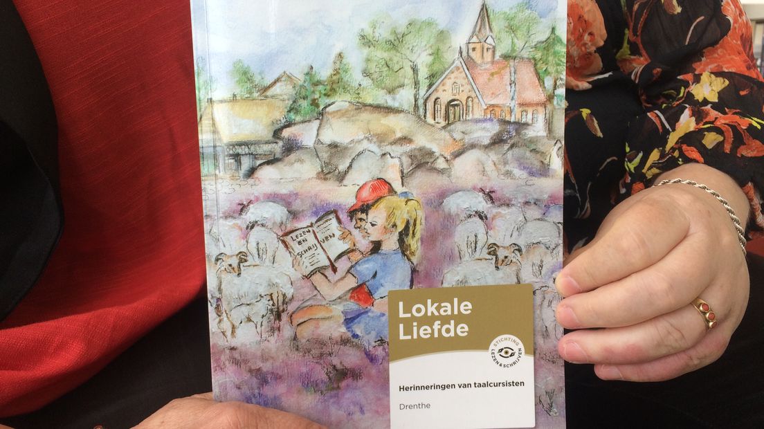 Het boek 'Lokale Liefde Drenthe' (Rechten: Serge Vinkenvleugel / RTV Drenthe)