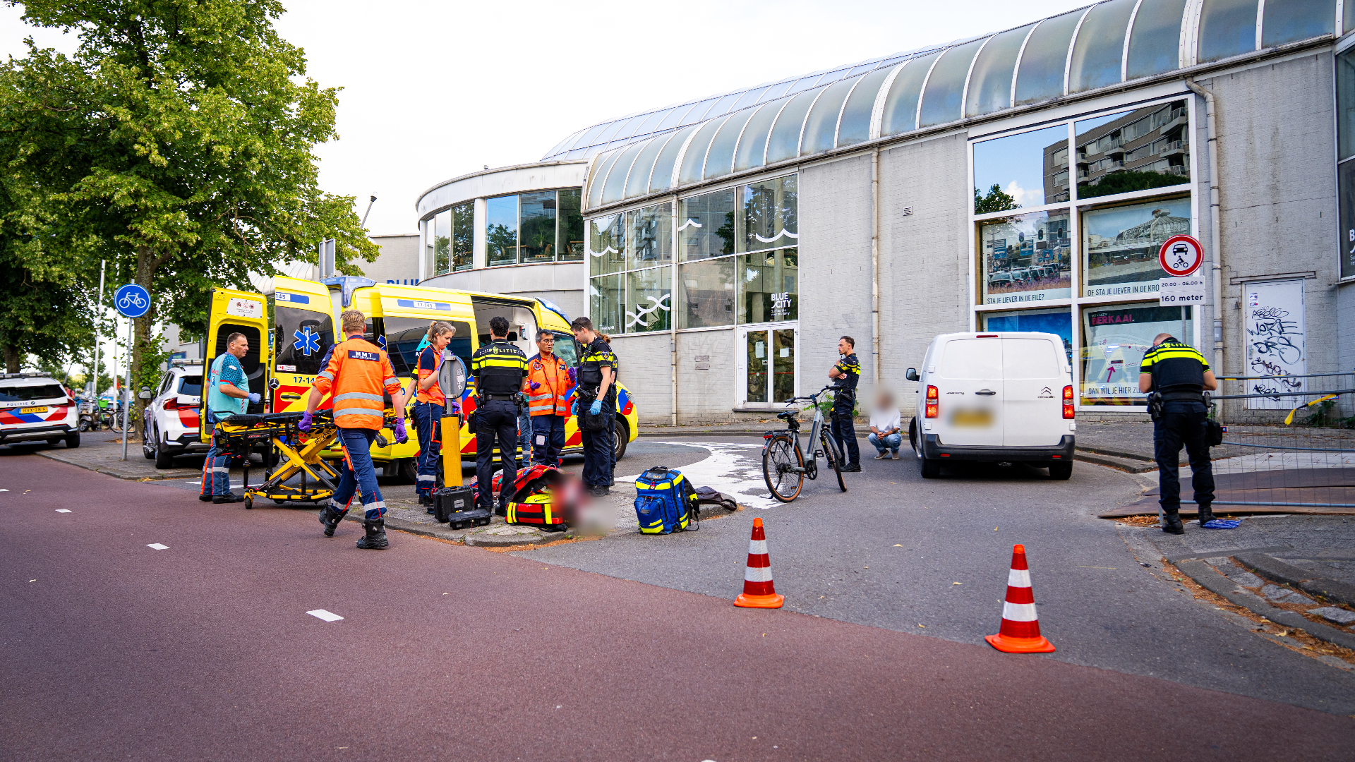 Het ongeval gebeurde rond 18:00 uur, bij de afslag ter hoogte van voormalig zwembad Tropicana.