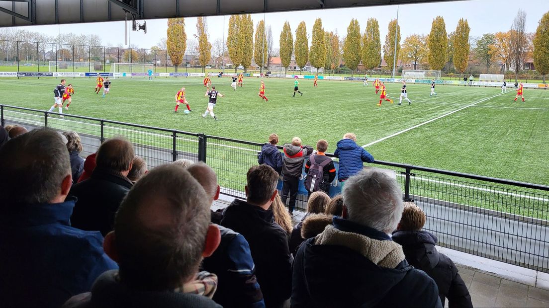 Juliana'31 tegen Hoogland op sportpark De Broeklanden