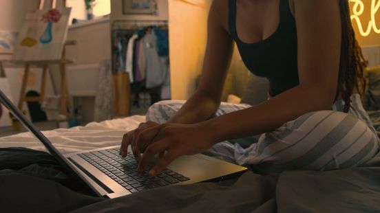 Man (44) videobelt met minderjarige meisjes en maakt stiekem opnames