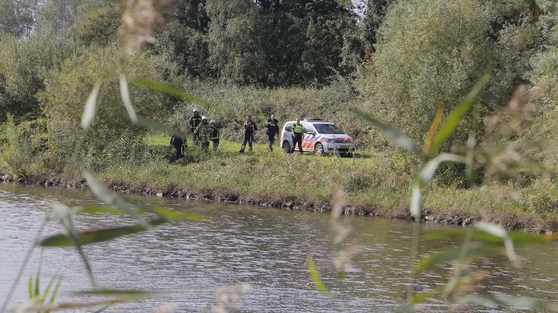Zoekactie langs het kanaal