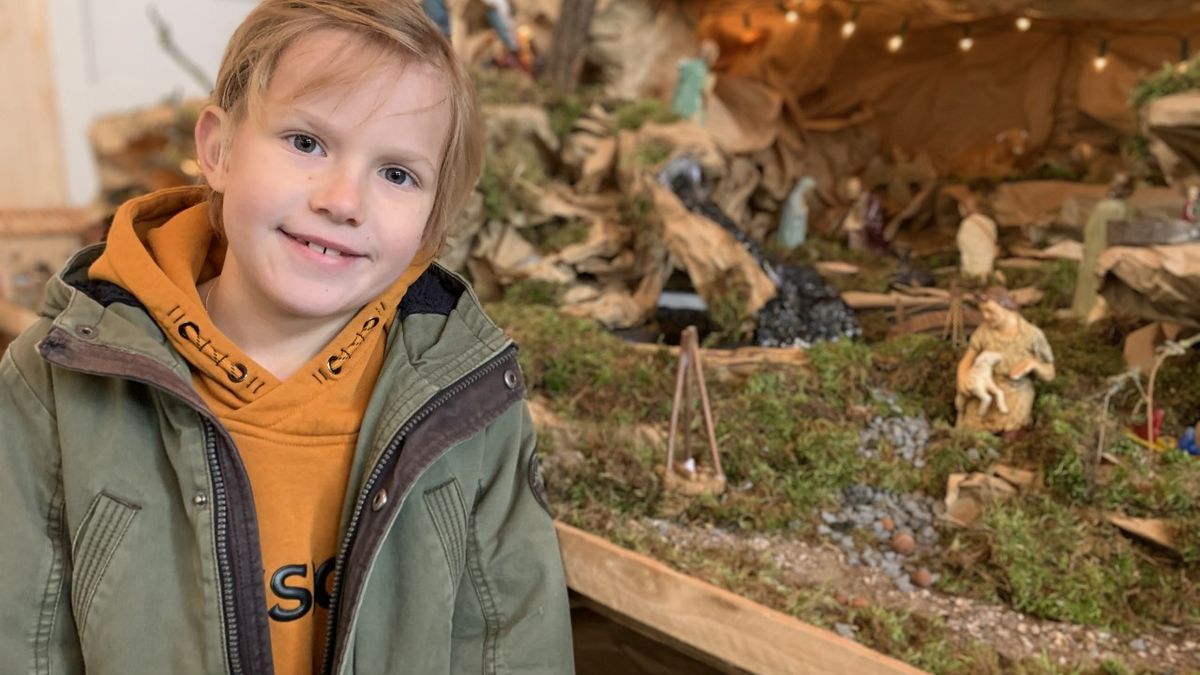 Sven (9) uit Hegelsom heeft museum vol kerstgroepen