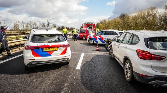 Dode door botsing op A15, snelweg dicht.