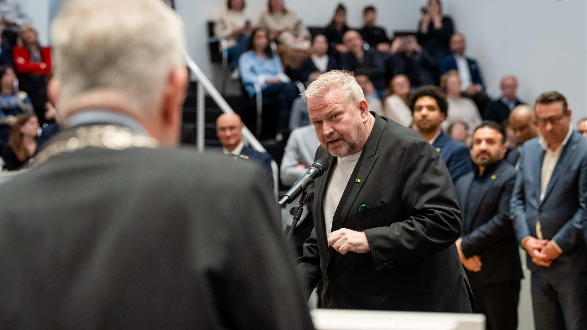 Coen Bom (Hart voor Den Haag) bij installatie