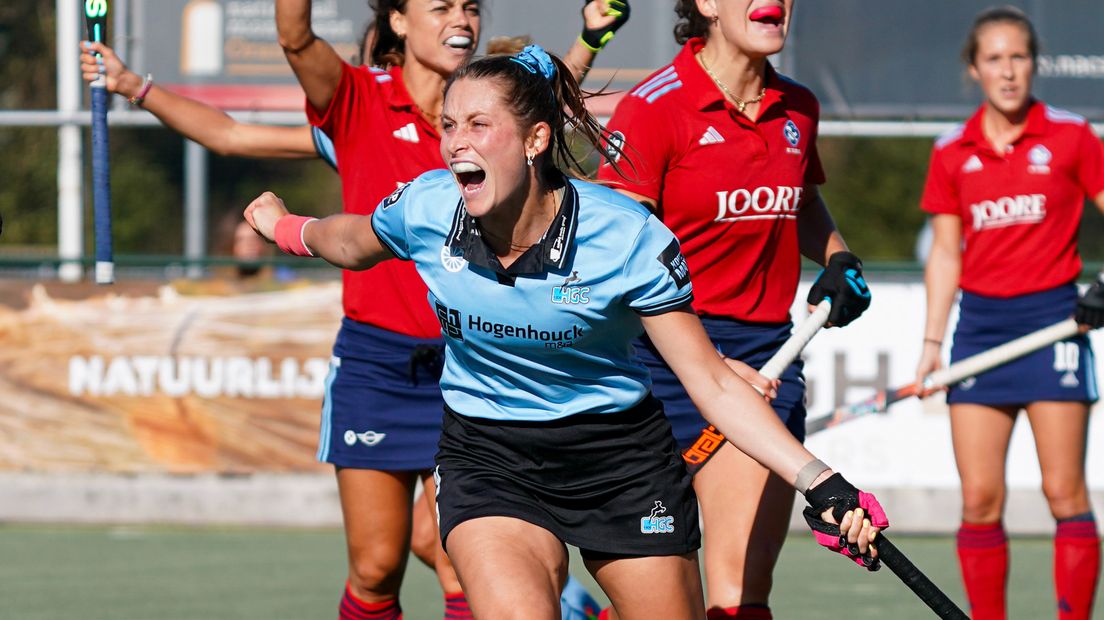 HGC-spits Cecile Pieper rent juichend weg na haar winnende treffer