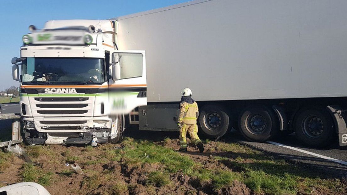 De vrachtwagen moest afremmen voor andere auto's (Rechten: Persbureau Meter)