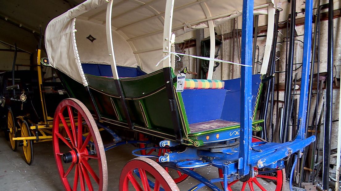 Uitgebreide collectie rijtuigen te koop: 'Het is mooi geweest' (video)