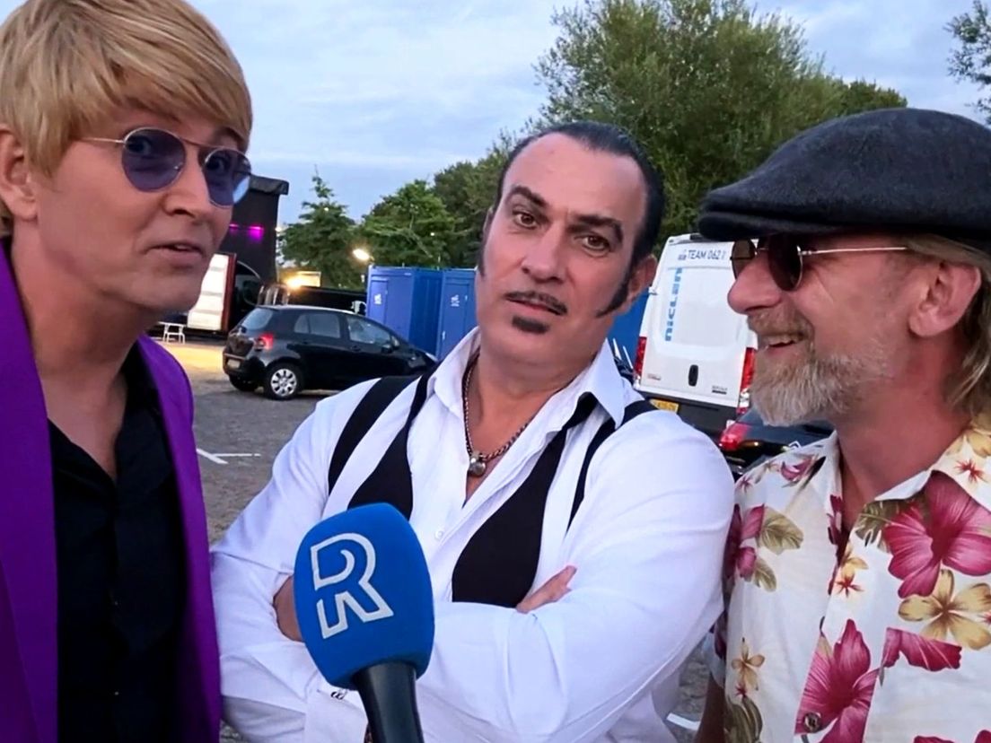 Gilles de la Tourniquette, Rocco di Cabrio en Arie van Ballegooije voor de camera en microfoon van TV Rijnmond.
