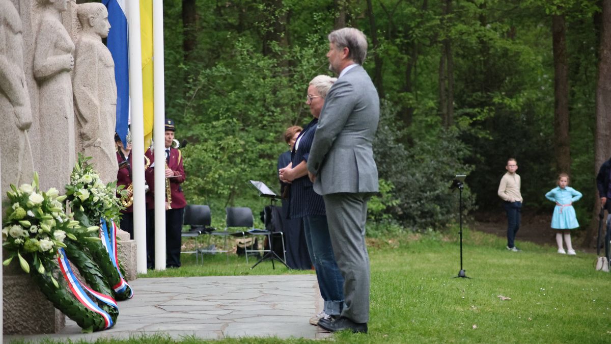 In Beeld: herdenking bij Provinciaal verzetsmonument Overijssel