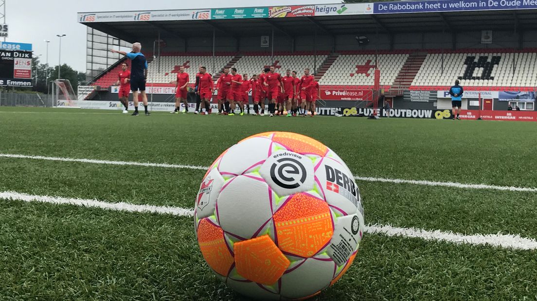 De selectie van FC Emmen is begonnen aan het eerste seizoen in de eredivisie (Rechten: Niels Dijkhuizen)
