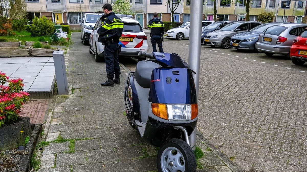 112 Nieuws: Politie achtervolgt brommerrijder in Enschede