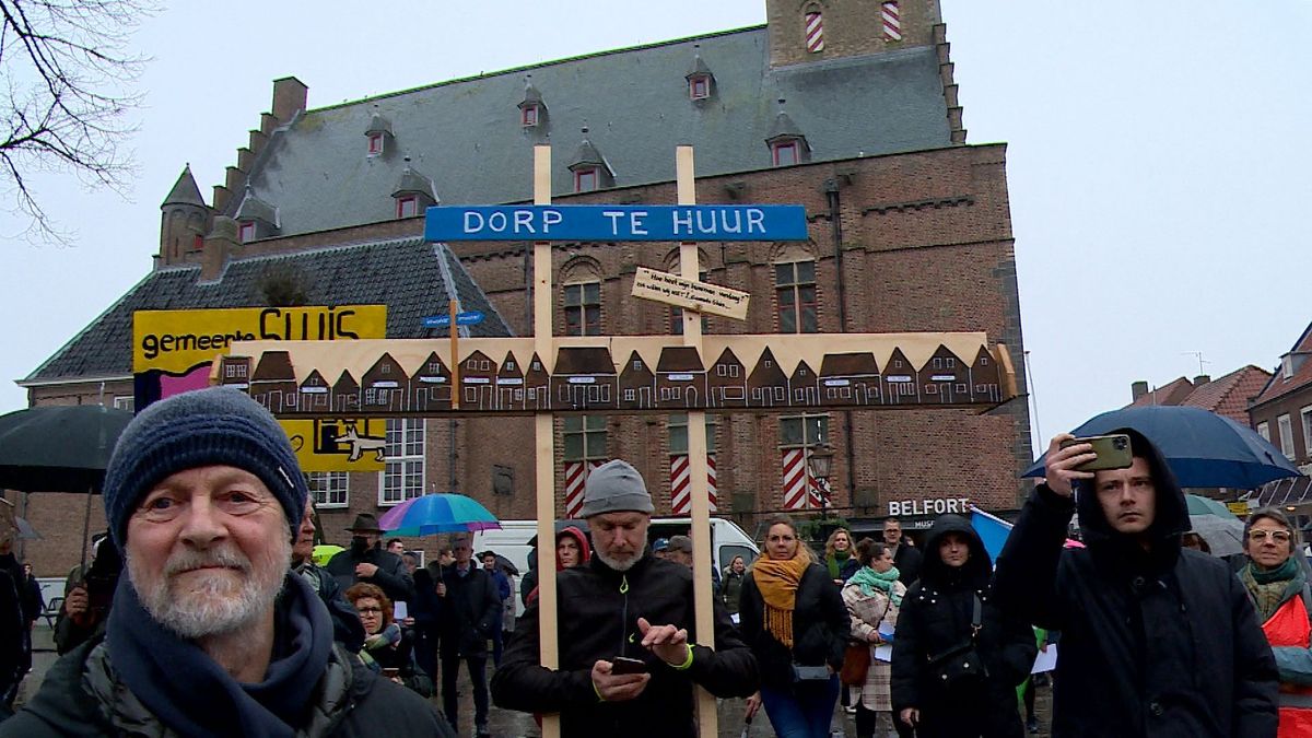 Politiek Sluis krijgt ervan langs in protest: 'Tel je hier alleen mee met een dikke portemonnee?'