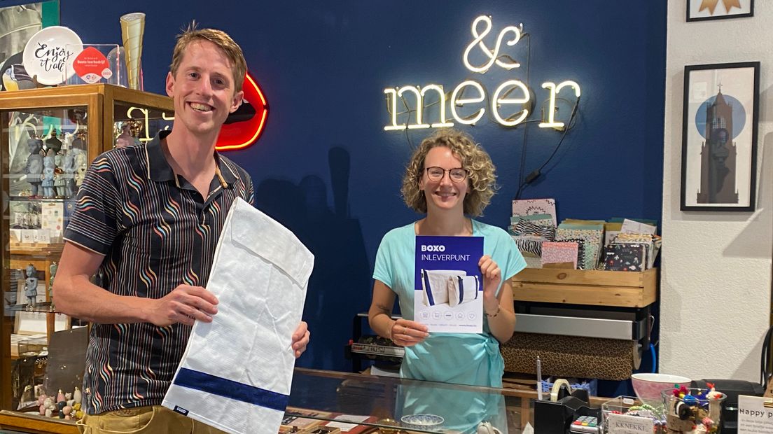 De presentatie van de Boxobog bij &meer met mede-oprichter Marcel Kleizen (l) en een collega van Gokhan (r)