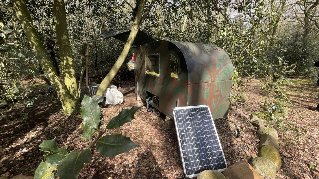 De fietscaravan in het bos