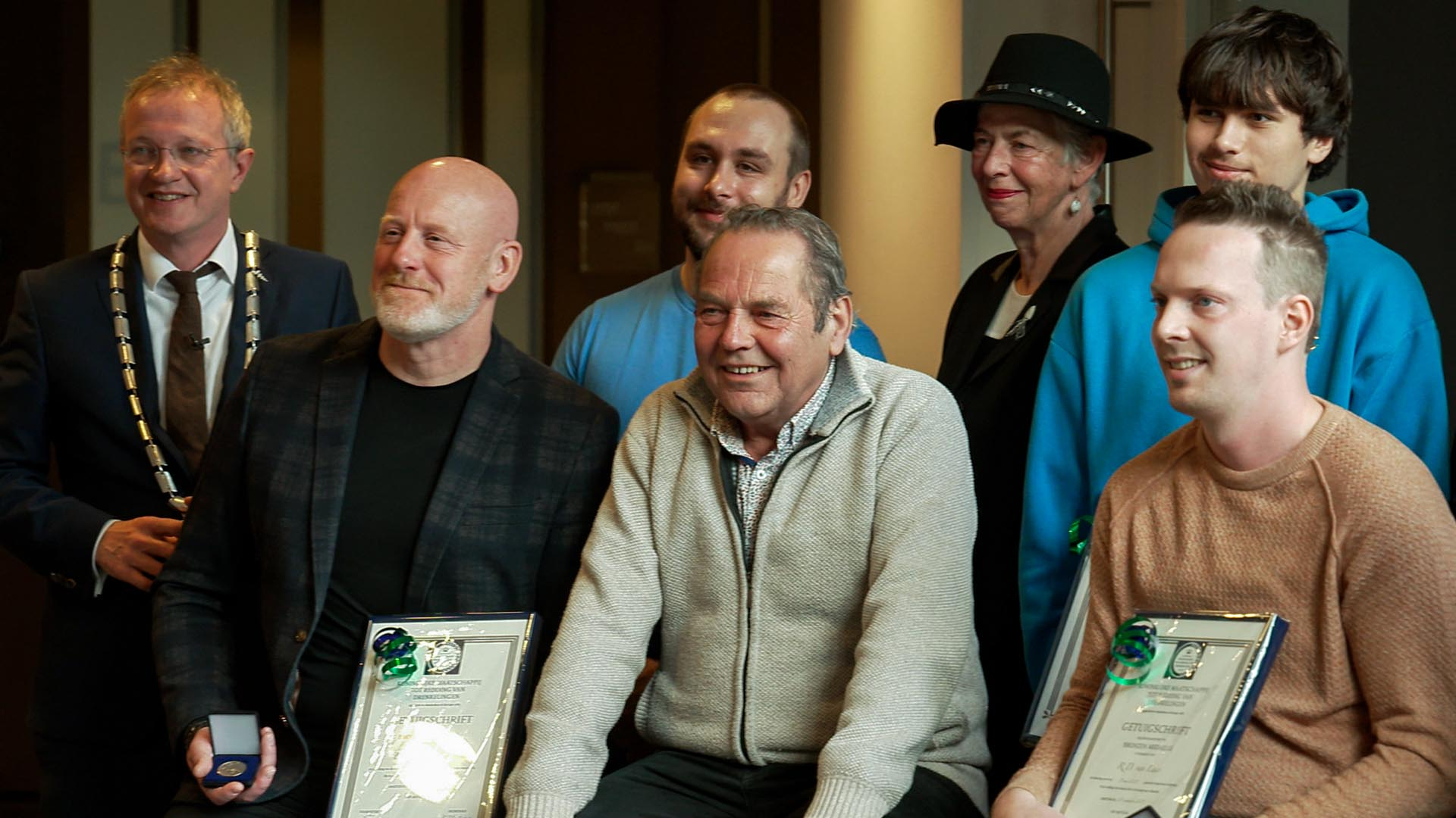 Drie omstanders krijgen medaille na ingrijpend ongeval bij Nieuwleusen.