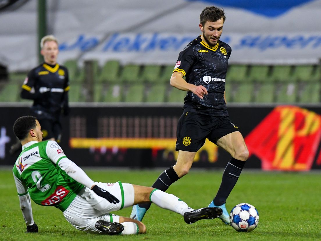 Dylan Vente namens Roda JC aan de bal tegen FC Dordrecht (Bron: VK Sportphoto - Yannick Verhoeven)