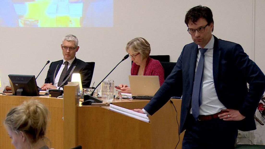 Het was een zwaar debat voor de wethouder (Rechten: Marjolein Knol / RTV Drenthe)