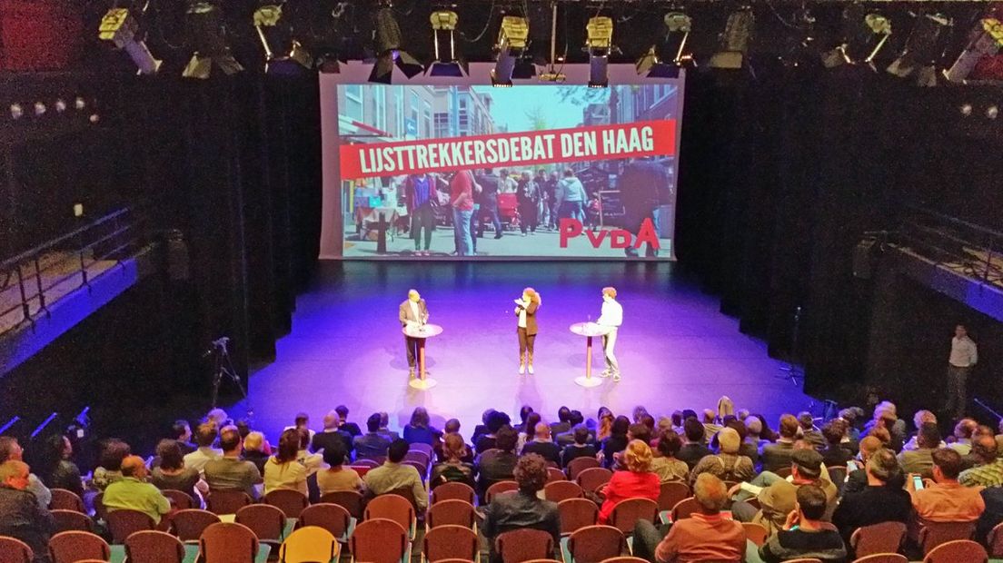 Rabin Baldewsingh en Martijn Balster tijdens het lijsttrekkersdebat van de PvdA in Theater de Nieuwe Regentes in Den Haag. | Foto Omroep West