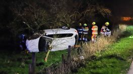 Gewonde automobilist gevonden in boomgaard na crash