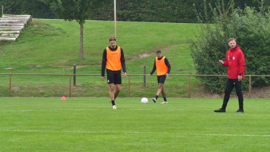 FC Emmen-trainer Peter: 'We willen meer controle en sneller opbouwen'