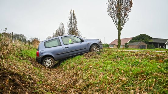 Auto vliegt uit de bocht • A2 weer vrij