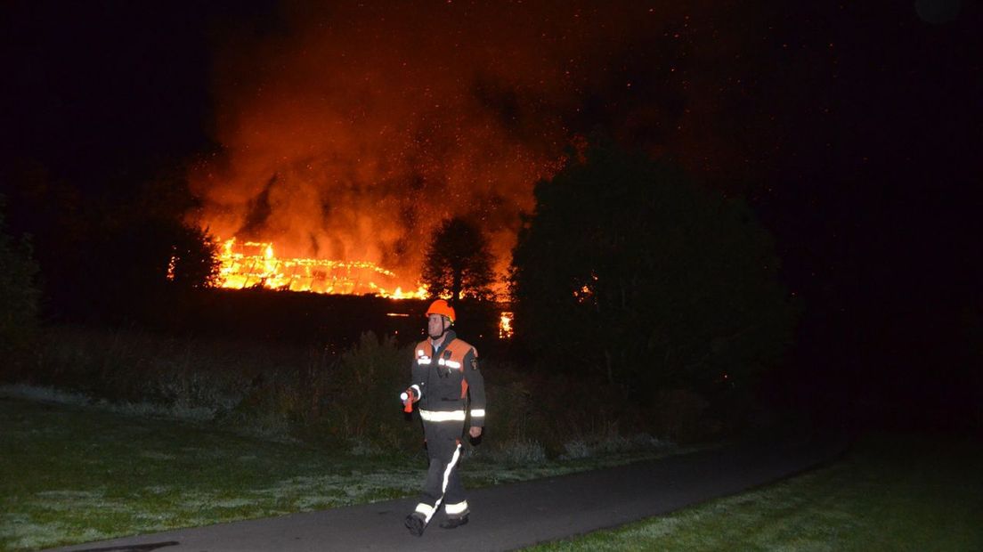 Bij de brand is mogelijk asbest vrijgekomen