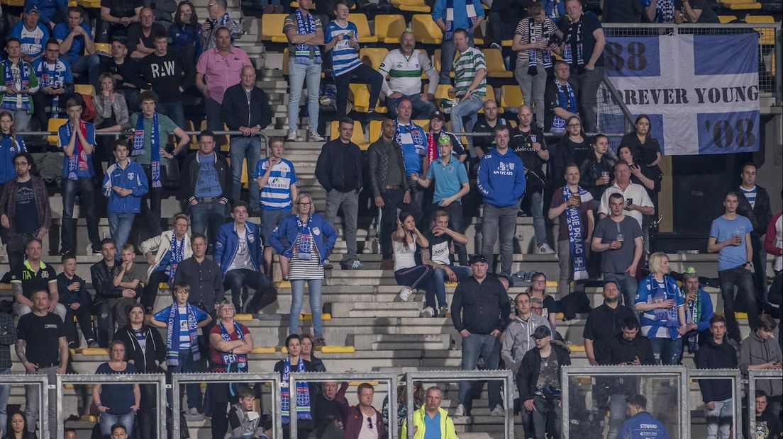 Het is de vraag of toeschouwers nog welkom zijn bij Nederlandse voetbalwedstrijden