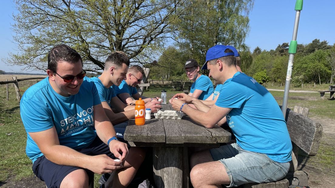 Eieren eten bij het Dwingelderveld - loopgroep Pesse