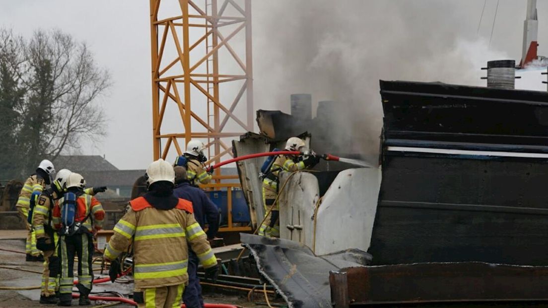 Brand op de scheepswerf in Zwartsluis