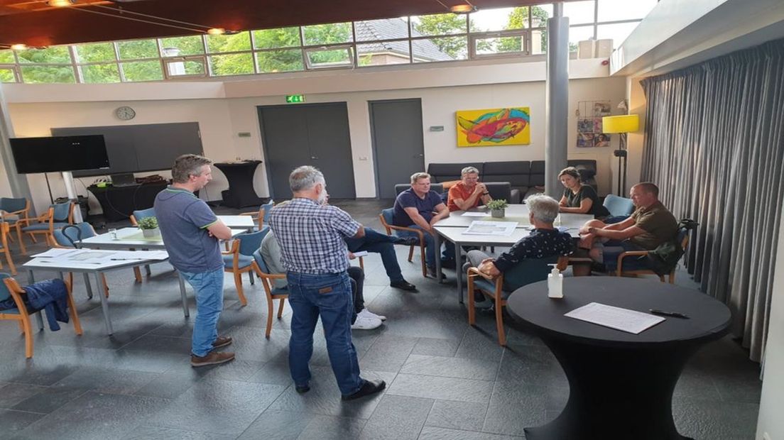 Inwoners uit Laren laten zich bijpraten over de woningbouwplannen