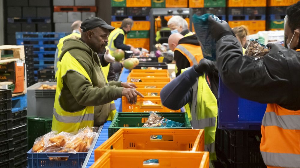 Steeds drukker bij voedselbanken: 'We zien ook mensen met een