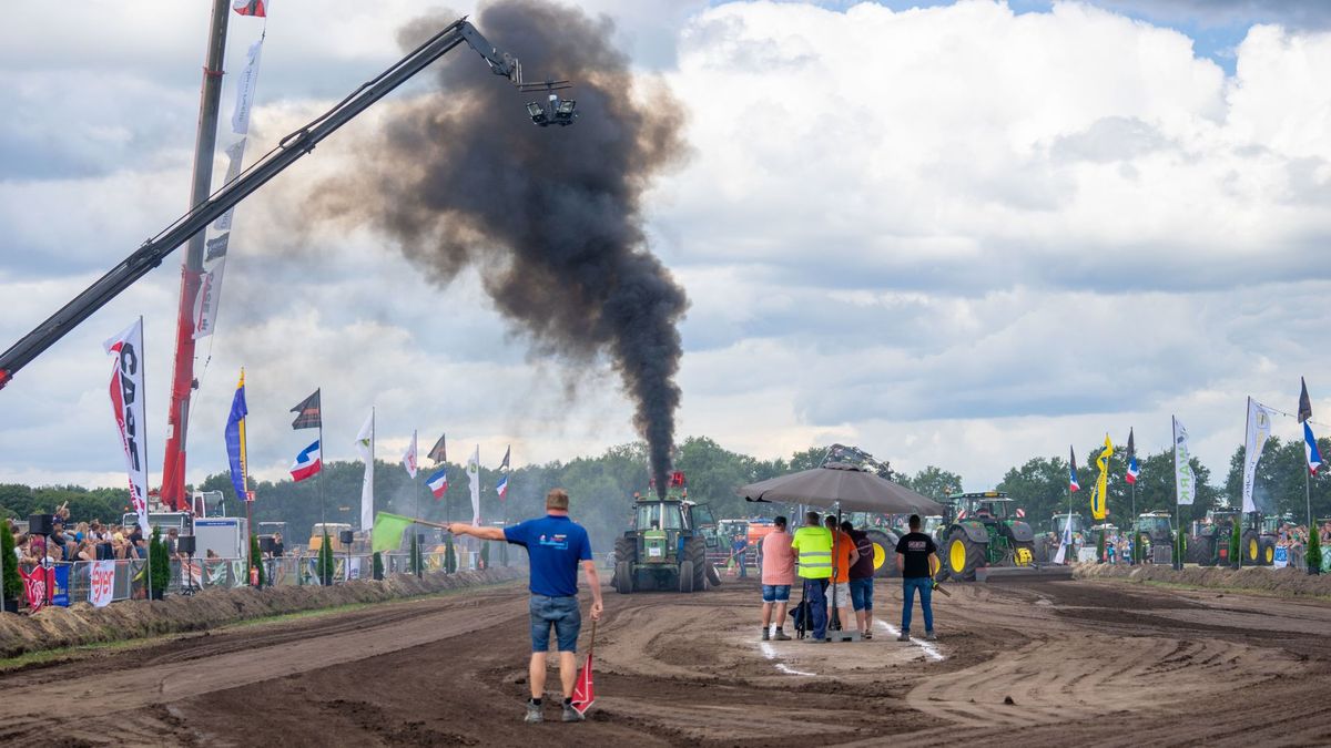 Spektakel tijdens trekkerslep Coevorden: 'Maanden van tevoren begint het oefenen'