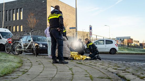 Doorrijder komt na aanrijding fietsster toch nog even kijken. Doorrijder komt na aanrijding fietsster toch nog even kijken.