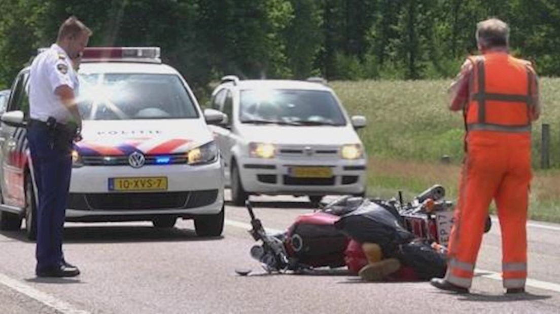 Deense motorrijders gewond bij ongeluk op N34 bij Gramsbergen