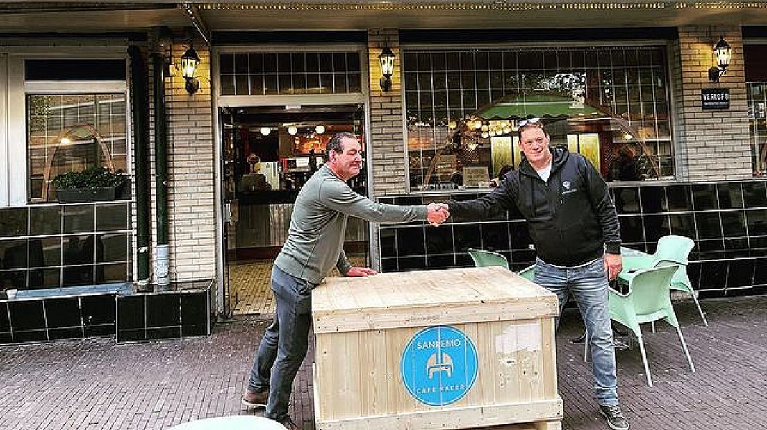 Het nieuwe koffiezetapparaat is gearriveerd